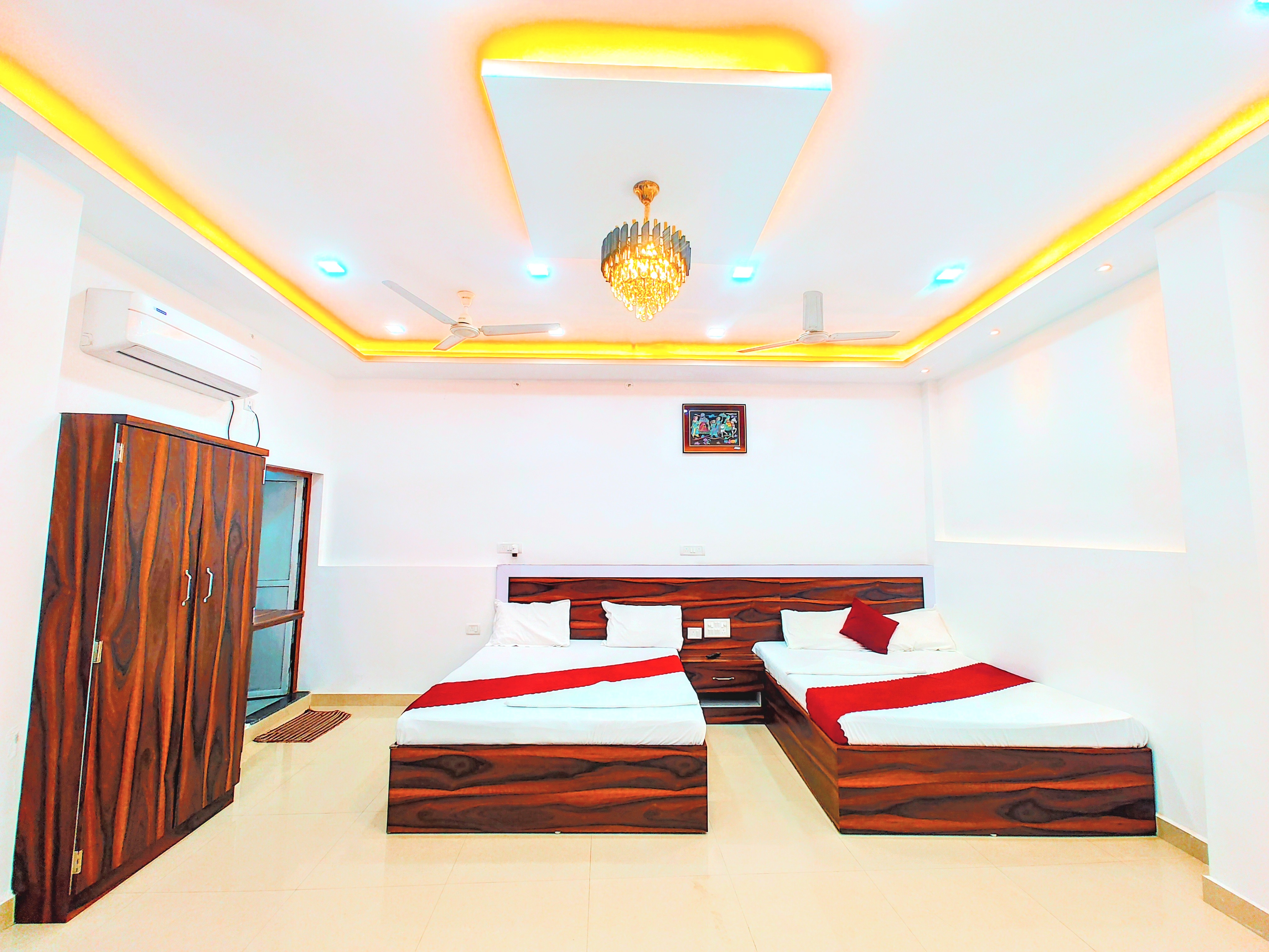 Jay Aditya palace - 15 mins walking distence From Ram Janam Bhumi