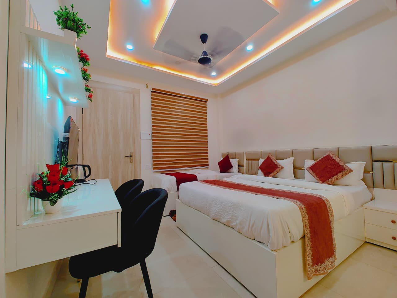 Shree Gulab Mansion Hotel and Restaurant - In-Front of Railway Staion Gate No-3